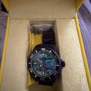 Brand new in box. Invicta shell face watch